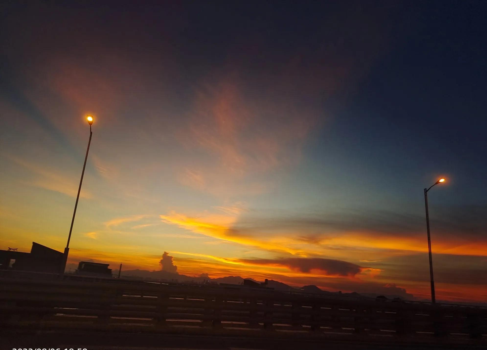 天高云淡深秋风景图片,下雨天看海看风景图片