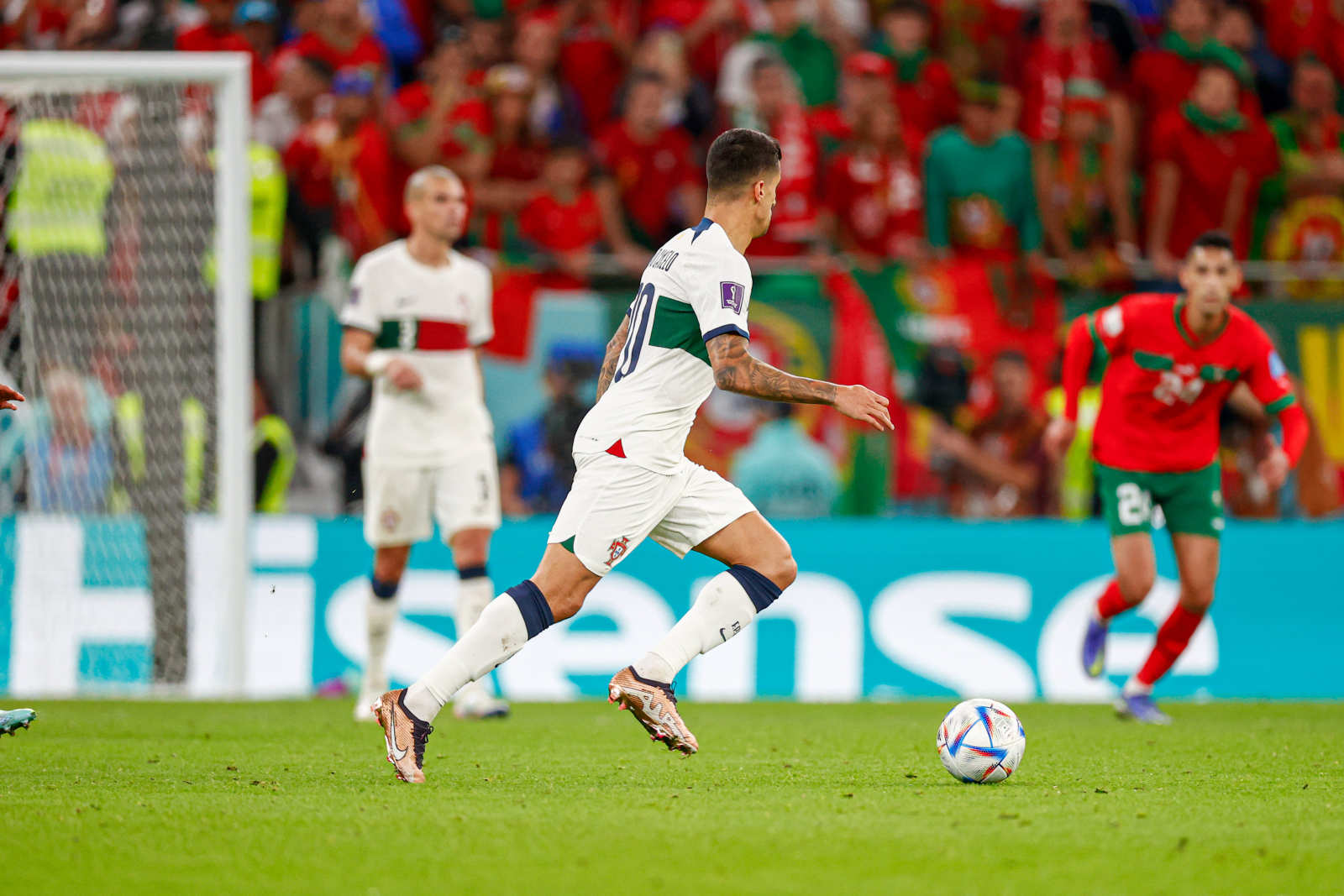 世界杯葡萄牙c罗错失单刀,2018世界杯葡萄牙淘汰时c罗的样子