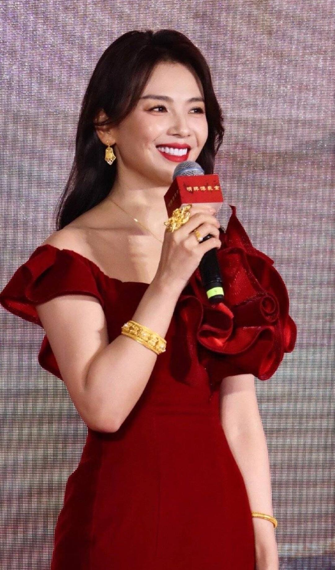 刘涛的烤瓷牙取下后的模样,刘涛满嘴烤瓷牙吗