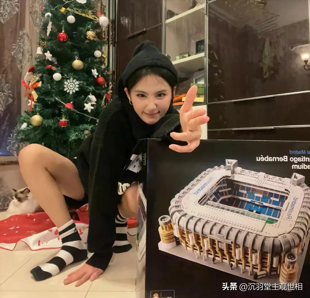 女足姜明佐颜值,姜明佐晒美照笑容甜美有梨涡