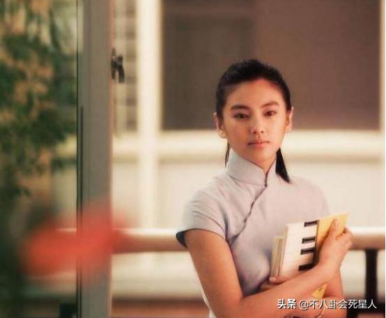 对双眼皮“下手”的明星：浮肿、宽大、失败返工，一个比一个狠