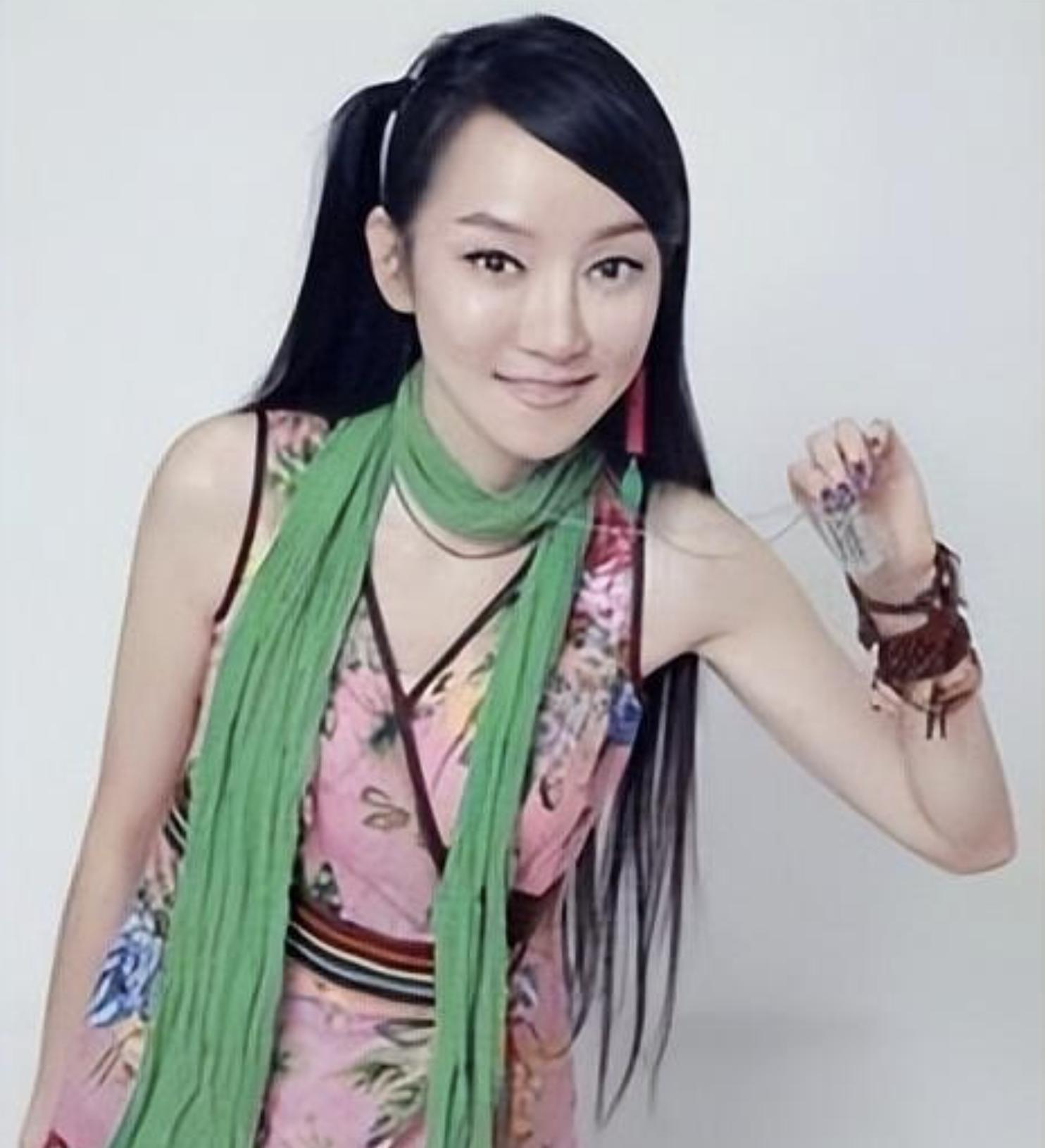 走出国门萨顶顶完整版,萨顶顶爆红后走出国门