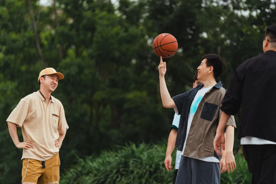 90后送的锦旗医生哭笑不得 (00后送的锦旗给医生)