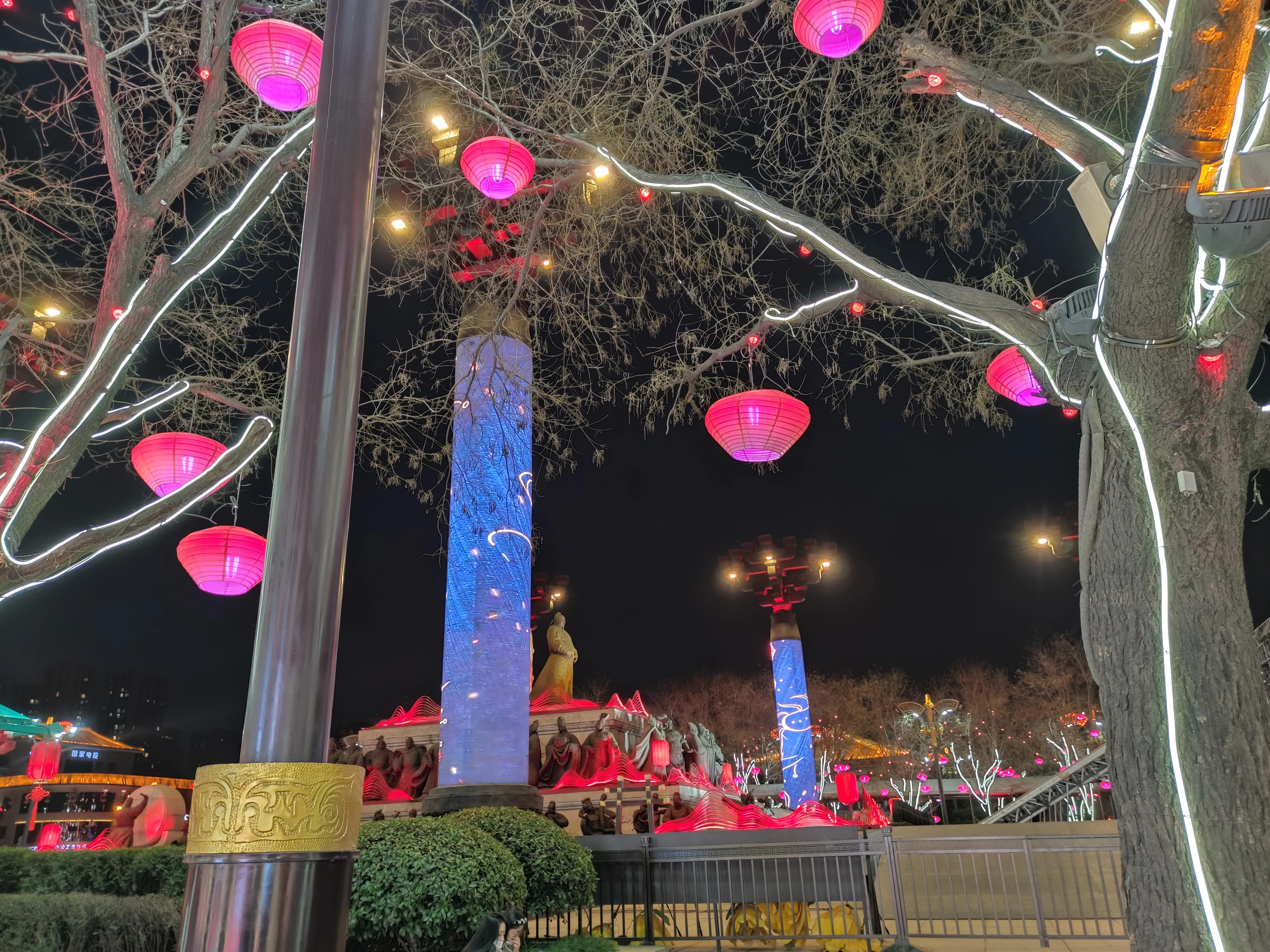 东北小伙吃自助餐视频,东北小伙街头采访吃自助餐