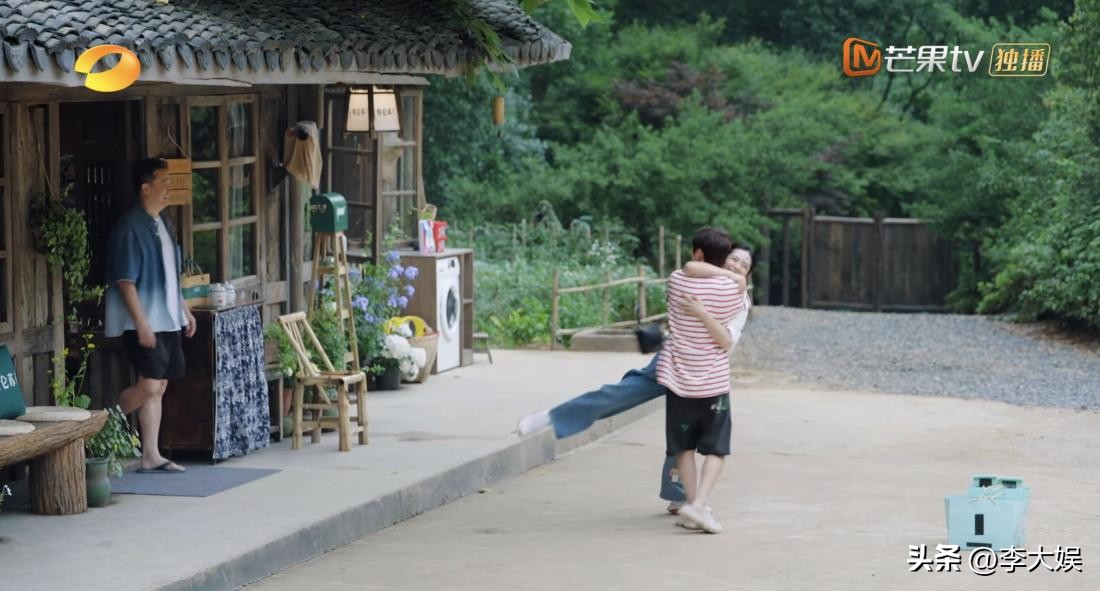 笑果文化又被罚，王勉加盟《向往7》节目被延播，王俊凯受到波及