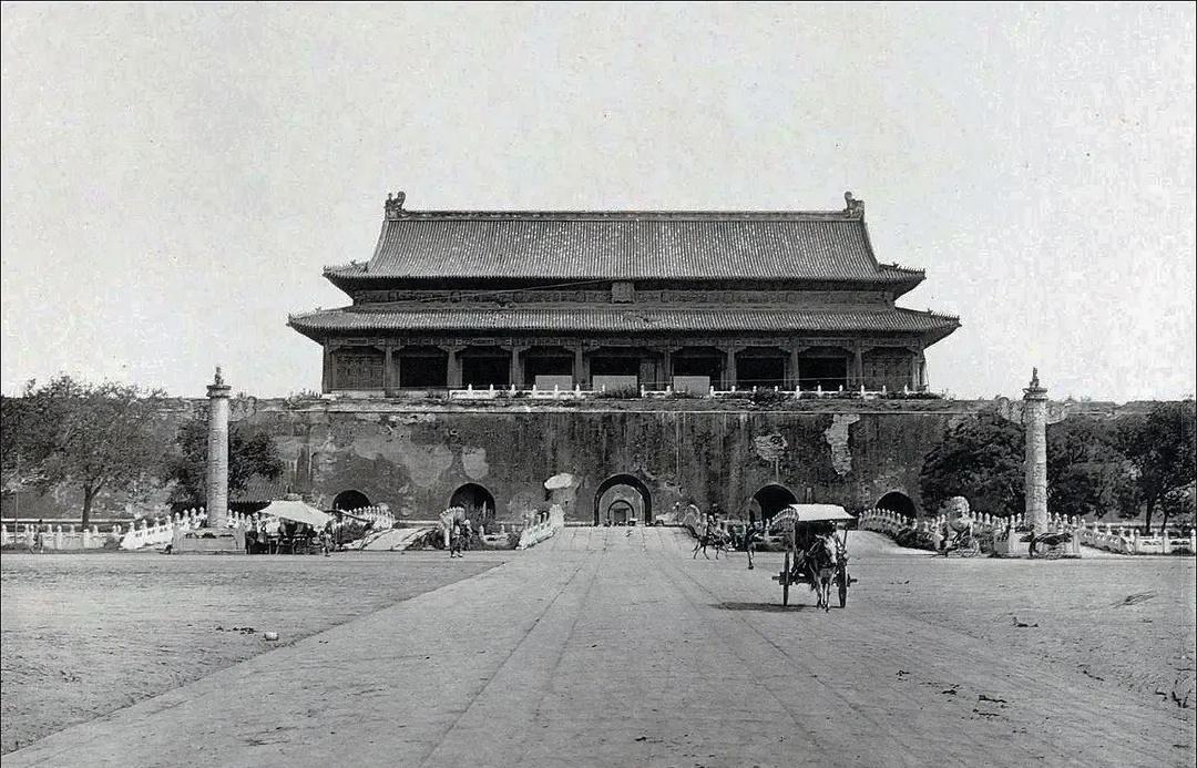 晚清小脚女子彩色老照片,晚清地主婆老照片