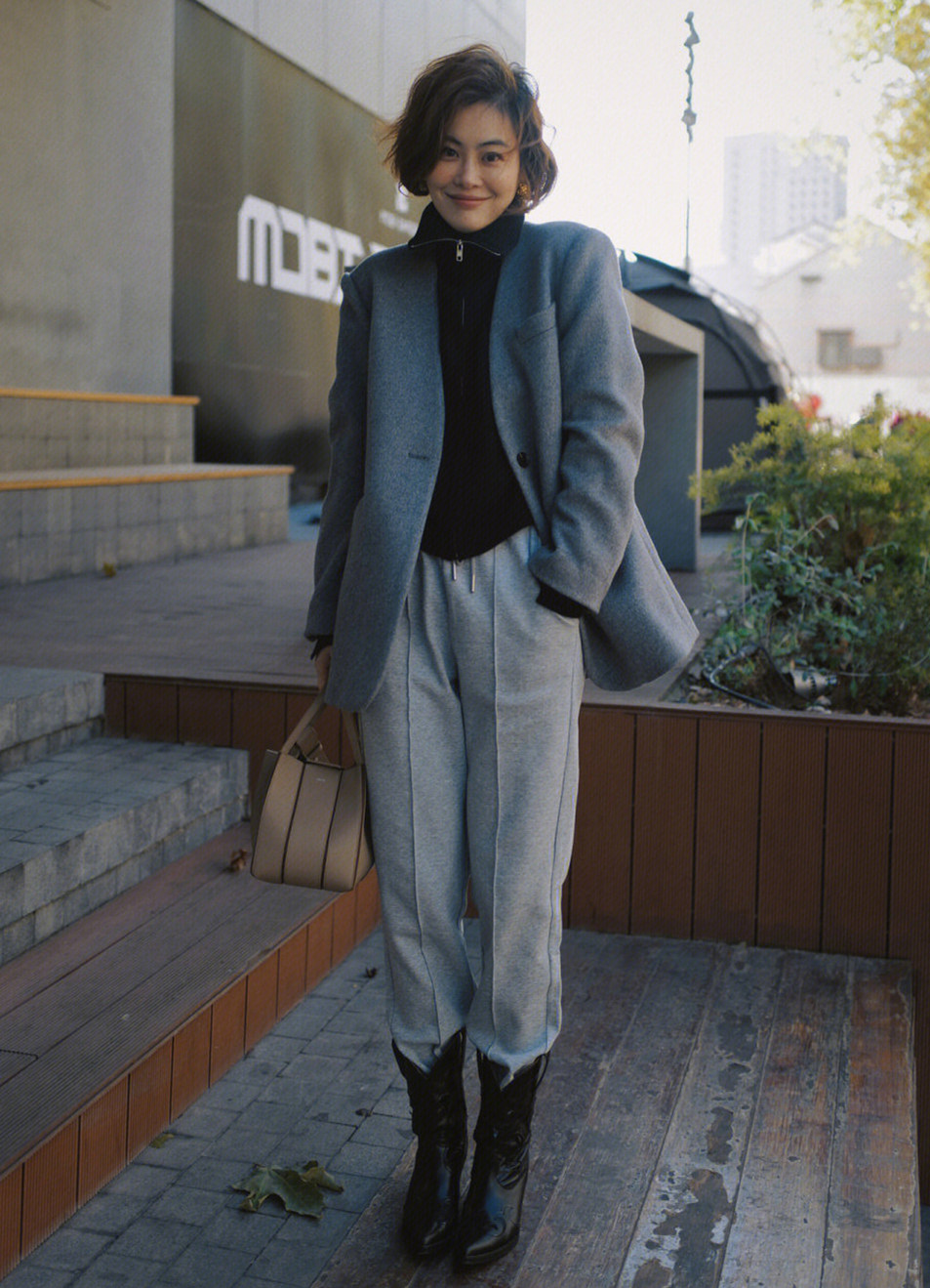 上了年纪女人四种裙子不建议穿,女人上了年纪尽量少穿四种外套