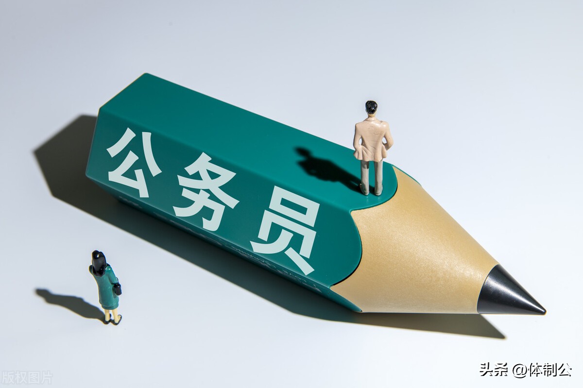 公务员离家远可以调动吗,儿子考上公务员了该怎么办