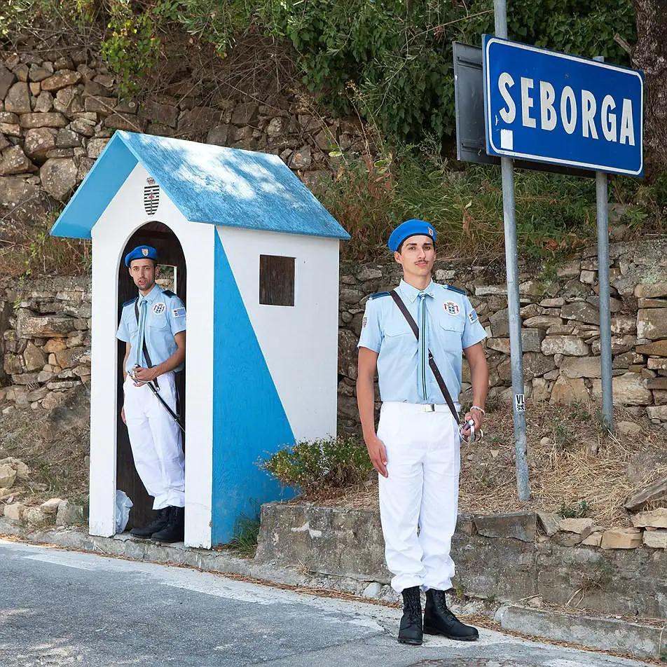 不到400平方公里的国家,300多平方公里的袖珍小国