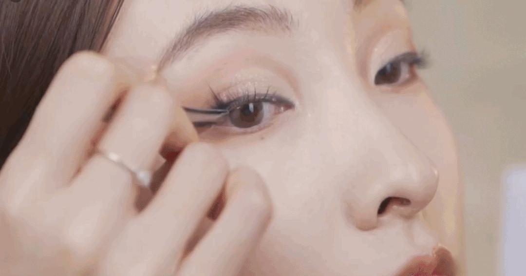 女生为了变美到底有多假动漫版,女生为了变美做整容手术