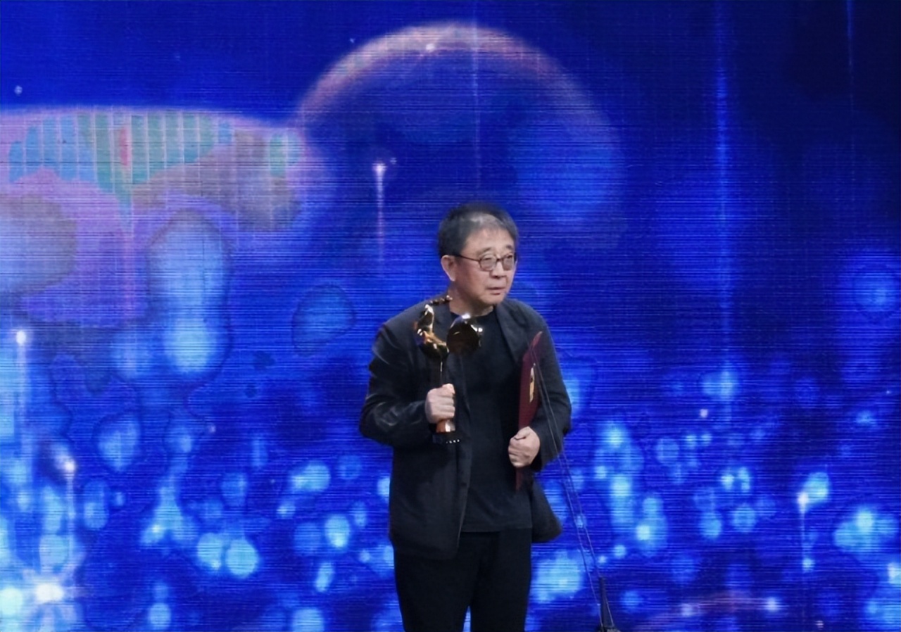 金鸡奖朱一龙获奖前描述,金鸡奖朱一龙获奖现场