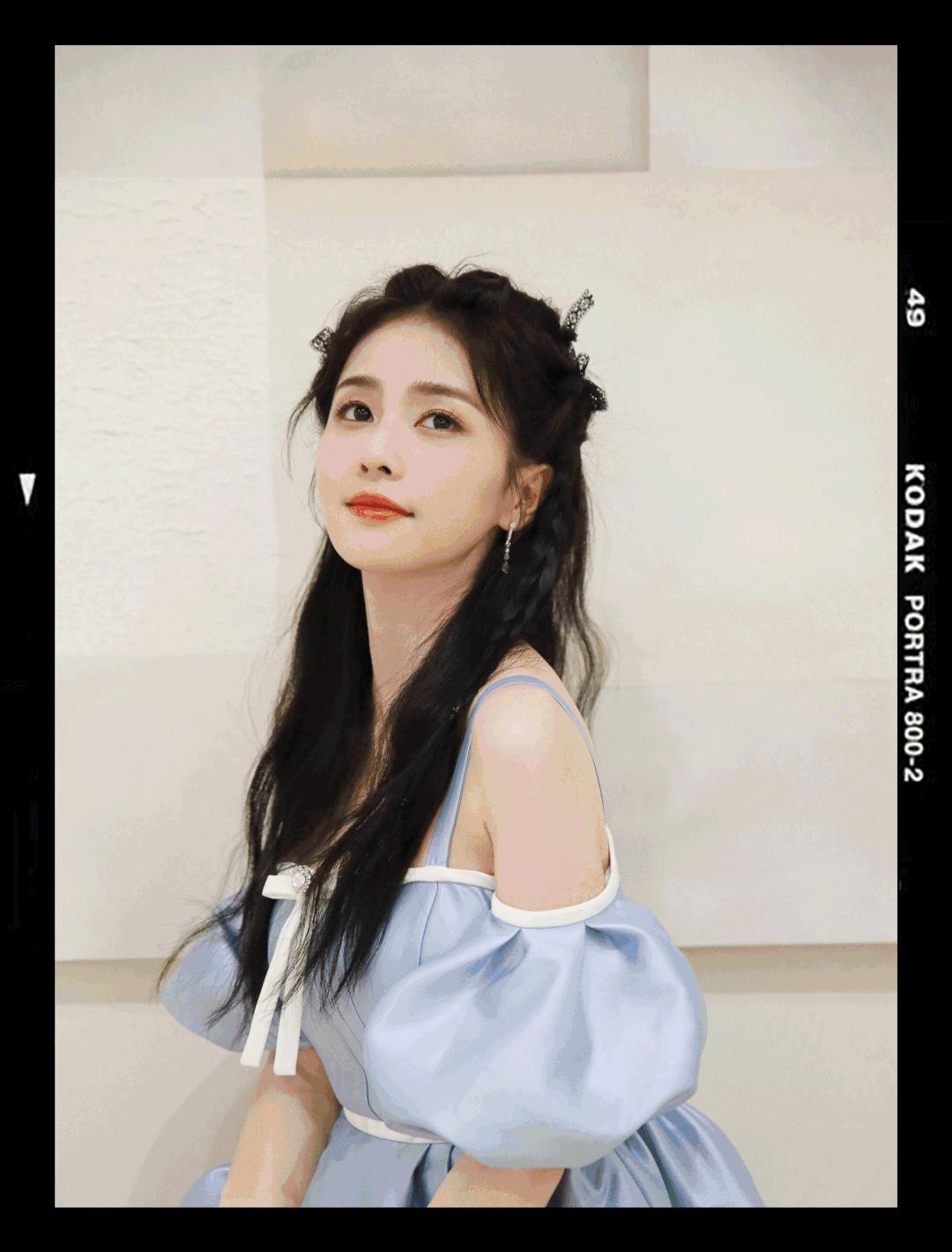 冬天披发好看又显脸小的发型,冬季干净利落减龄的发型