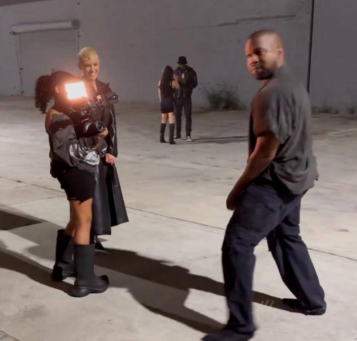 侃爷在纽约为女友庆生,侃爷庆祝生日