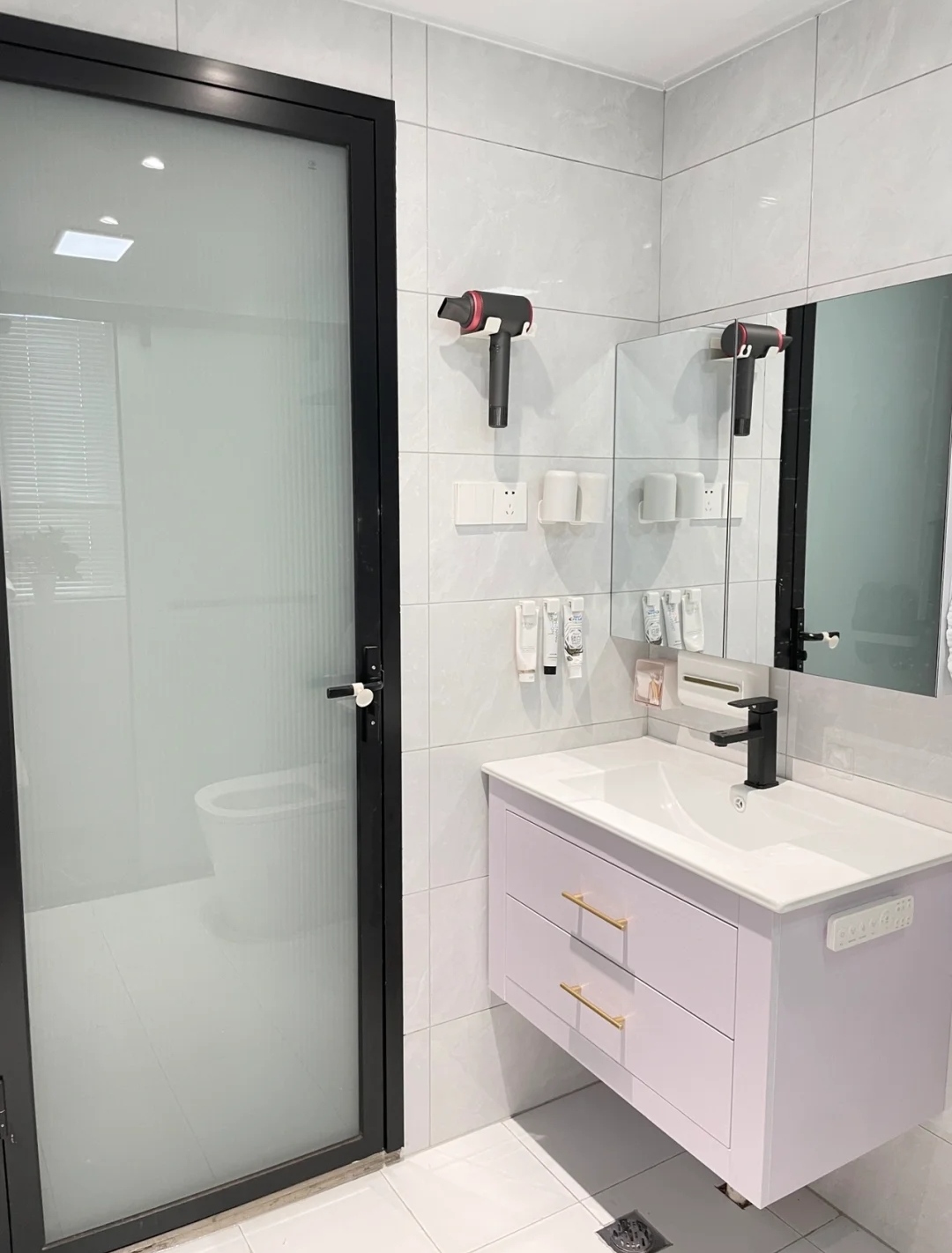 武汉夫妇晒出自家新房内部照走红：不豪华，却是很多家庭的榜样