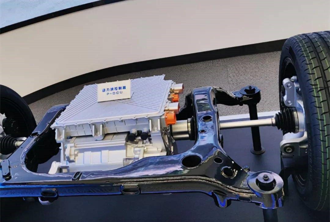 电车跟油车驱动系统有什么区别,电车刹车系统跟油车有区别吗