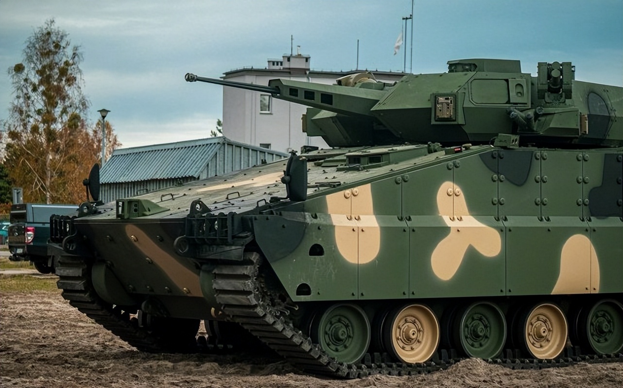 波兰轮式突击火炮,波兰牵引式榴弹炮