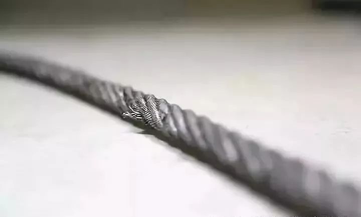 违章指挥造成重大事故怎么判刑,违章指挥造成1人死亡负什么责任