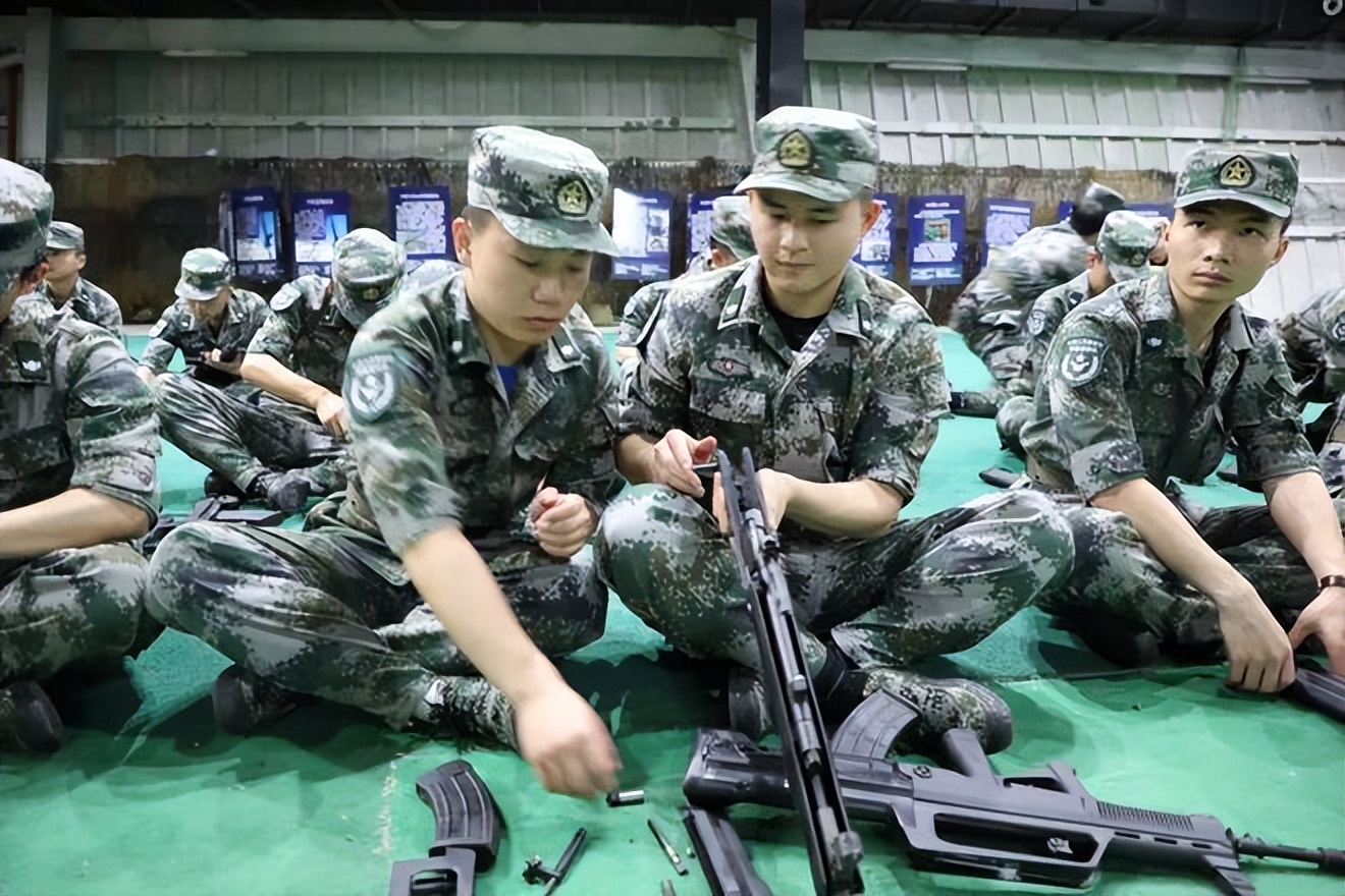 研究生去当兵是军官还是士官,部队副营级属于军官还是士官