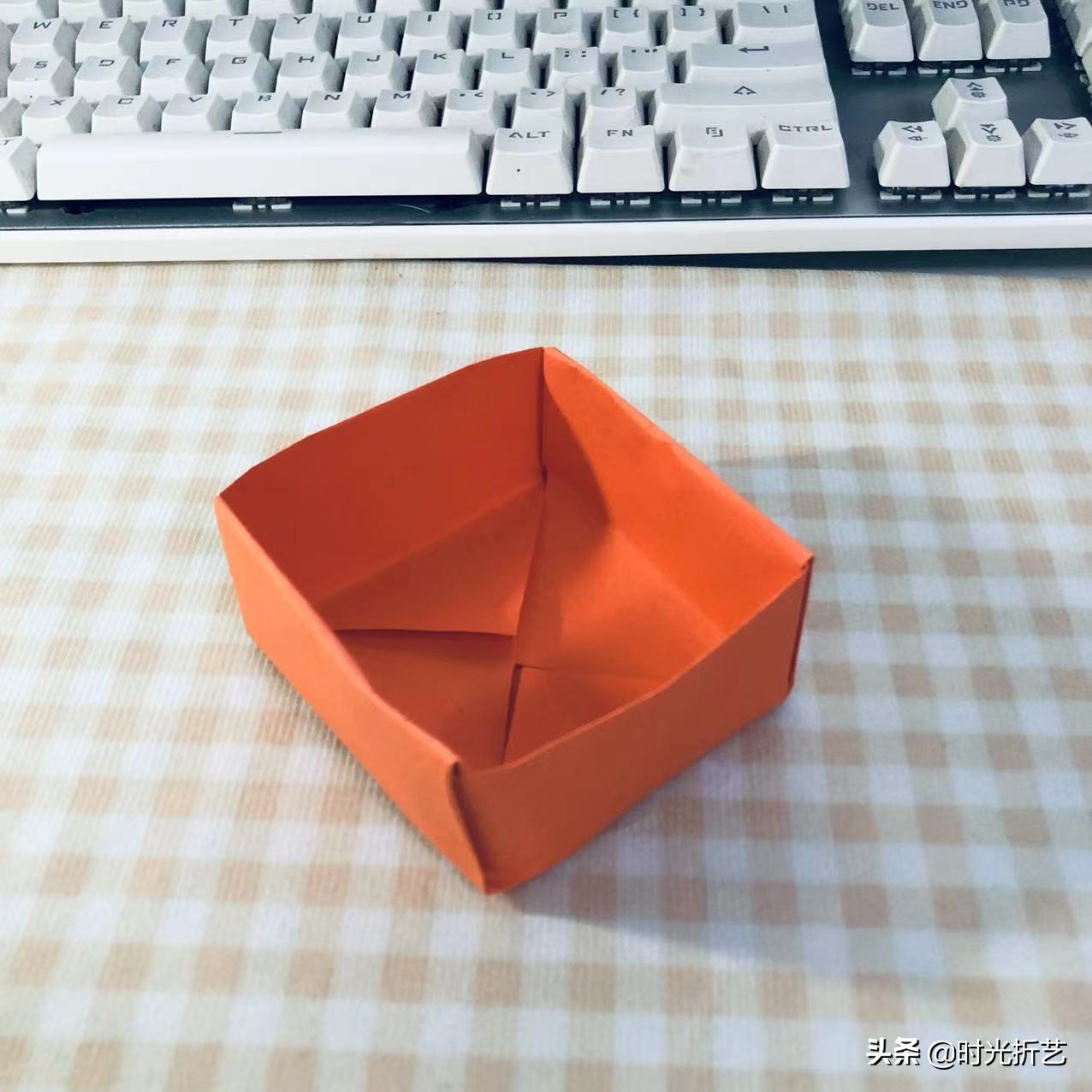 图解折纸教程,苍蝇纸盒的折纸方法