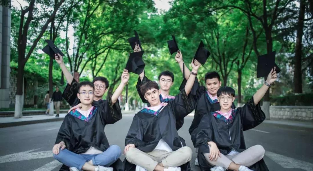 学历太低被人歧视找不到工作,学历贬值下当代大学生何去何从