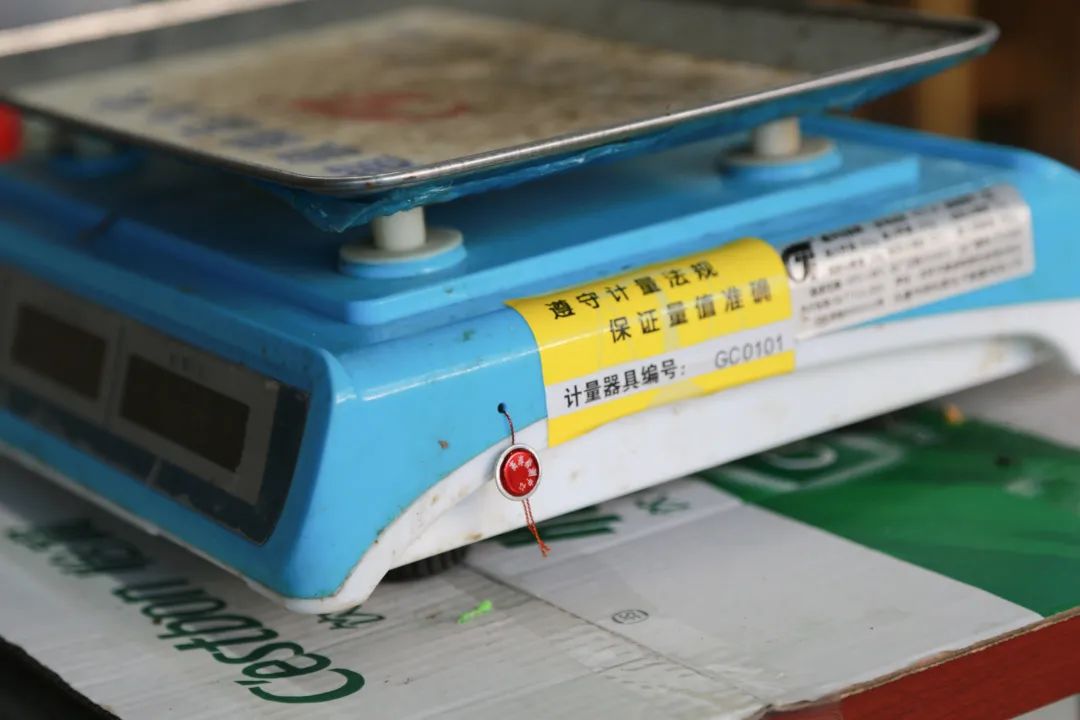 市场买螃蟹缺斤短两,买螃蟹缺斤少两怎么赔偿