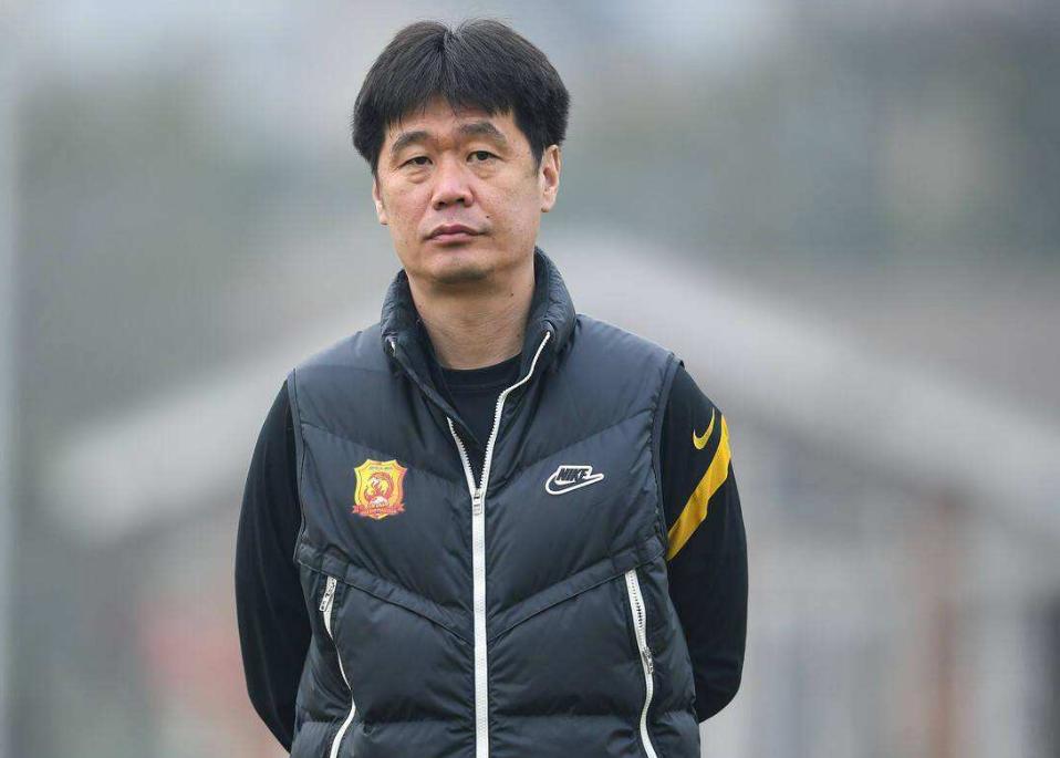足球报谈李霄鹏还回泰山吗,李霄鹏当选国足教练的优势有哪些