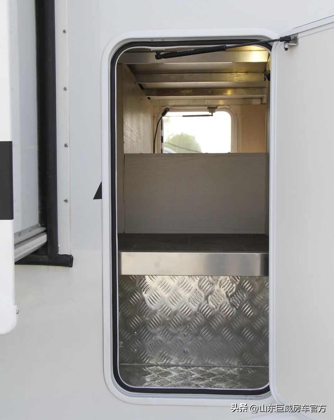 178万依维柯双拓展房车,依维柯b型房车