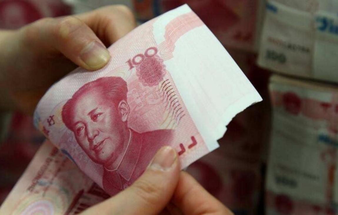 四川老汉挖出250斤人形树根,四川男子挖到人形树根