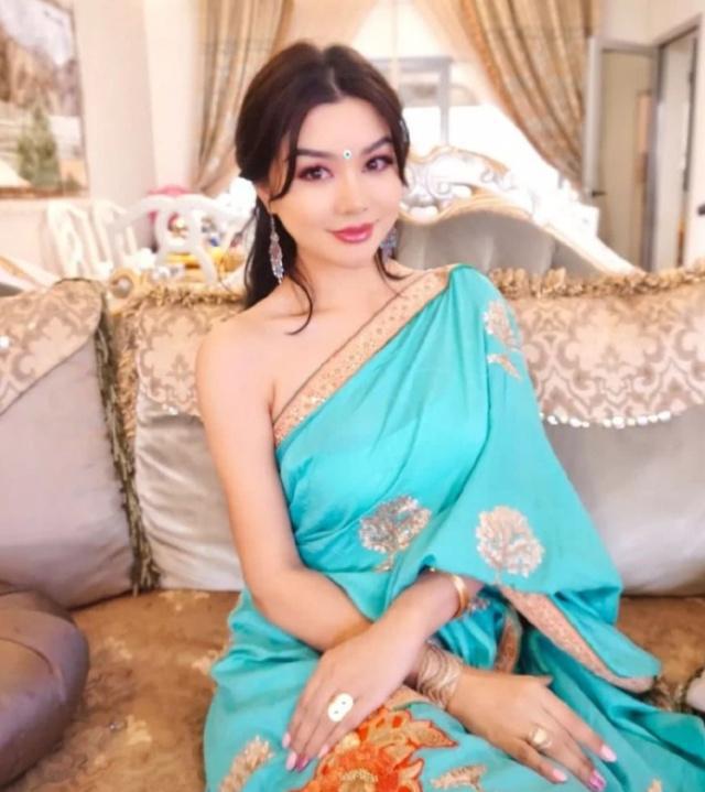 网红富婆租车拍视频装有钱人,养豹的富婆