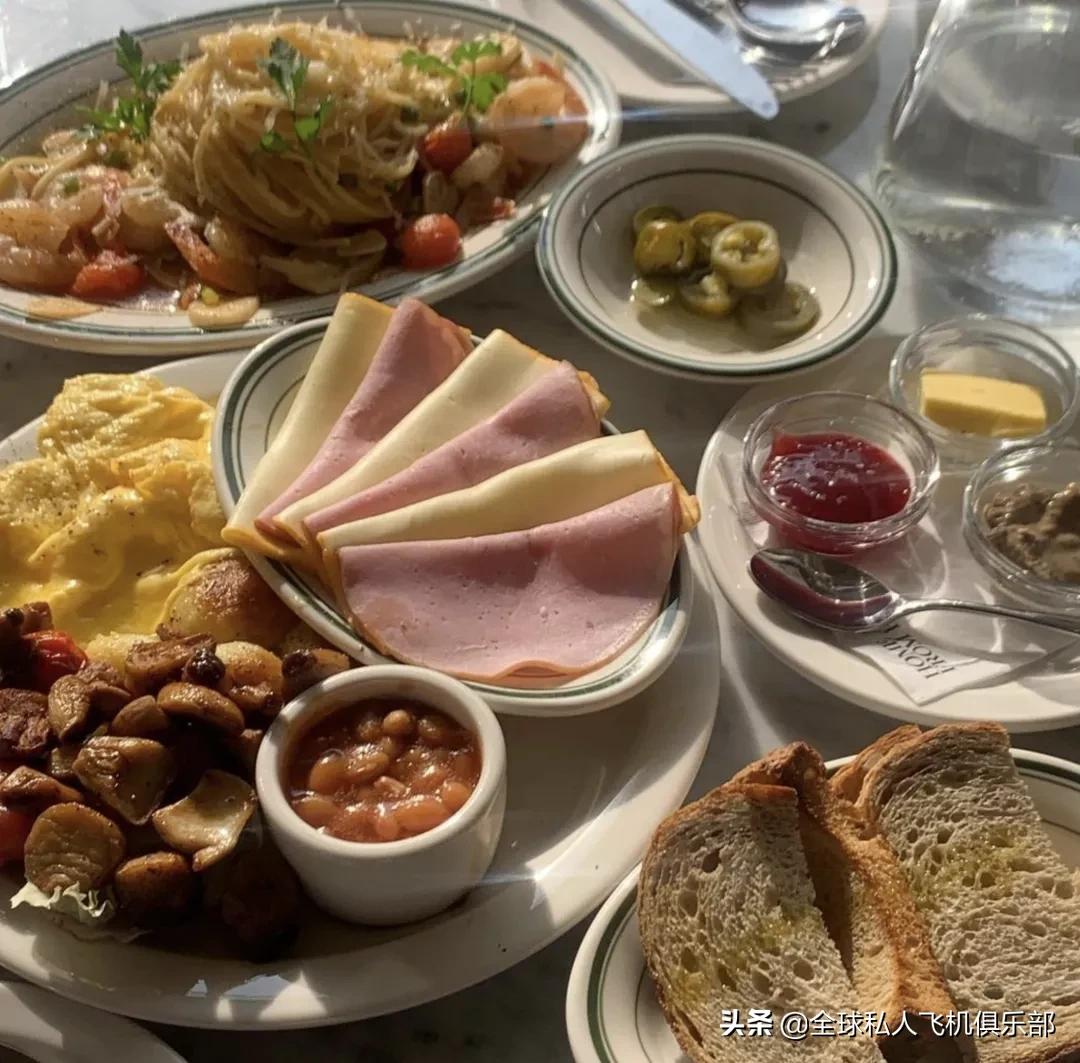 爱飞嘉包机|价值五十万的私人飞机上餐食都是吃点啥？
