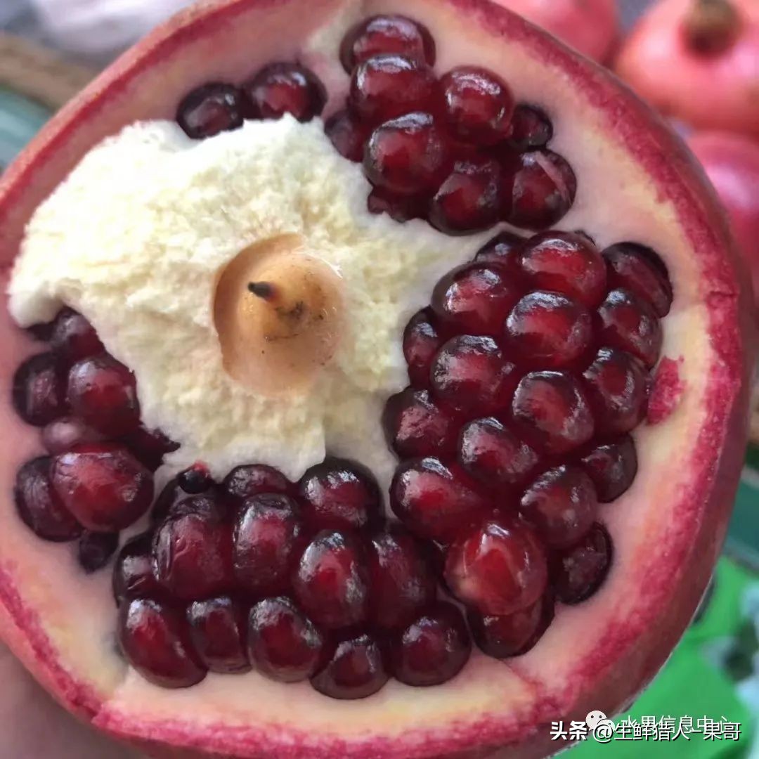 软籽石榴的正确打开方法,多好的软籽石榴