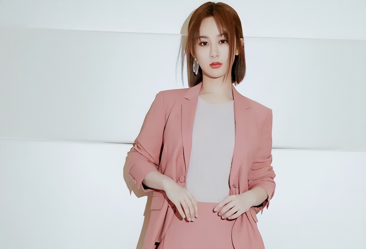 粉色要怎么穿才能穿出高级感,还在嫌粉色土俗三招教你驾驭粉色