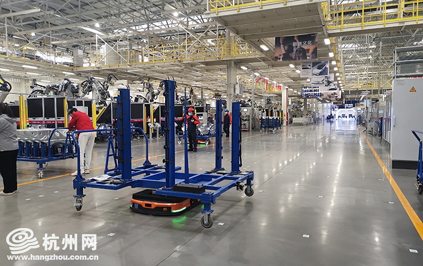 吉利汽车宝鸡智能工厂首台吉利银河L7量产车正式下线