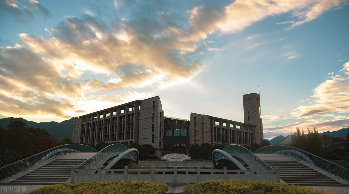 爱情是盲目的我们往往会迷失自己,爱情是盲目的但也是美好的