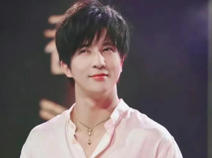 薛之谦刘惜君笑场完整版,刘惜君忘词薛之谦笑场聊表心意