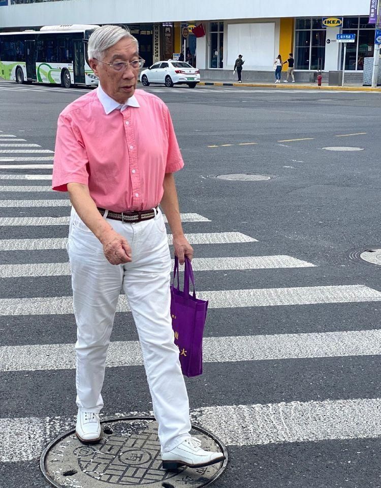 年轻人穿西裤配皮带,70岁以上男人穿皮带