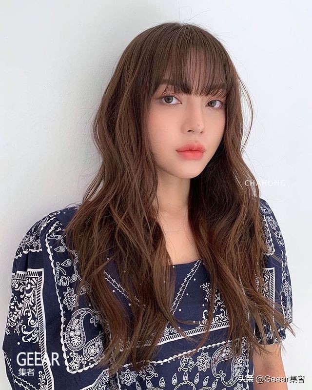 菱形脸型短刘海中分发型,发型设计与脸型搭配无刘海