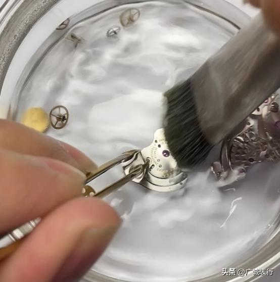 劳力士表镜碎了怎么修,劳力士表镜磕裂