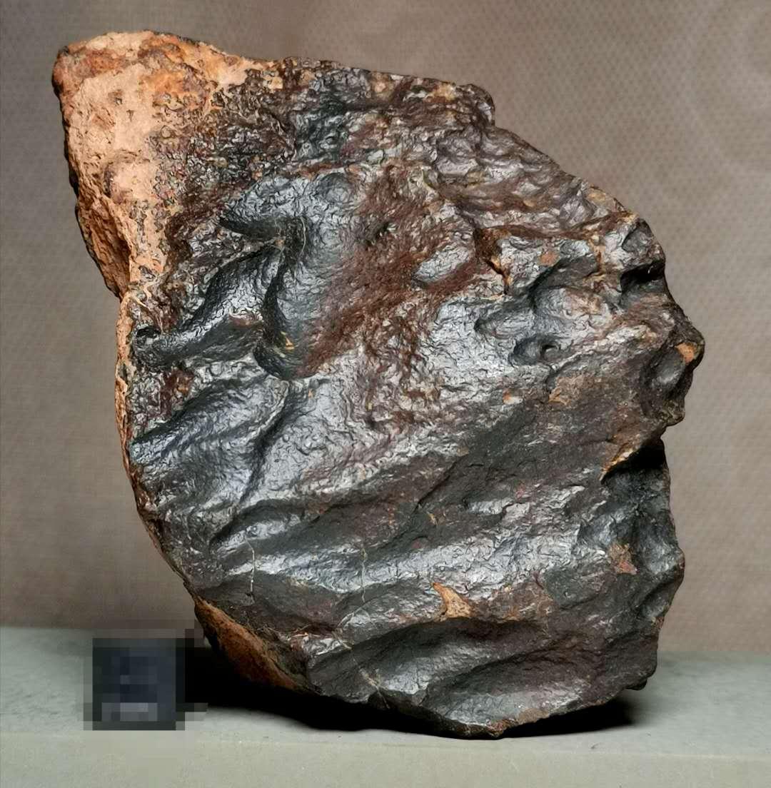 陨石和普通的石头有什么区别,怎么分辨陨石和石头