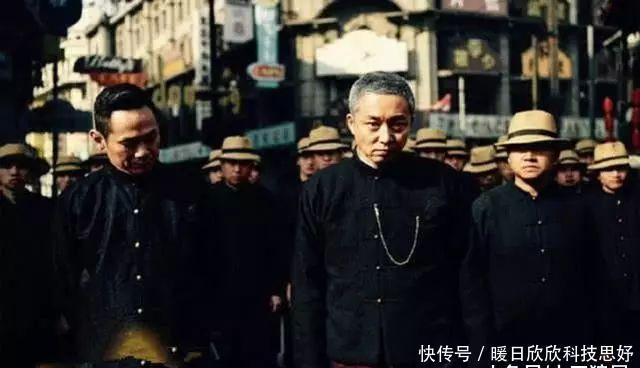 杜月笙帮黄金荣事件始末,杜月笙下跪救黄金荣