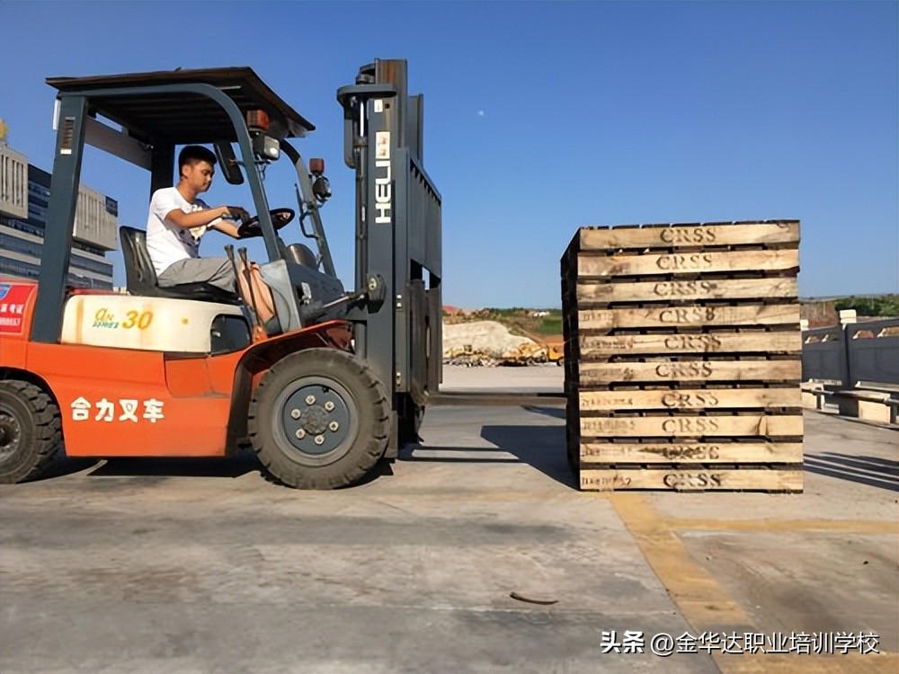 叉车安全操作基本要求,厂内叉车安全意识