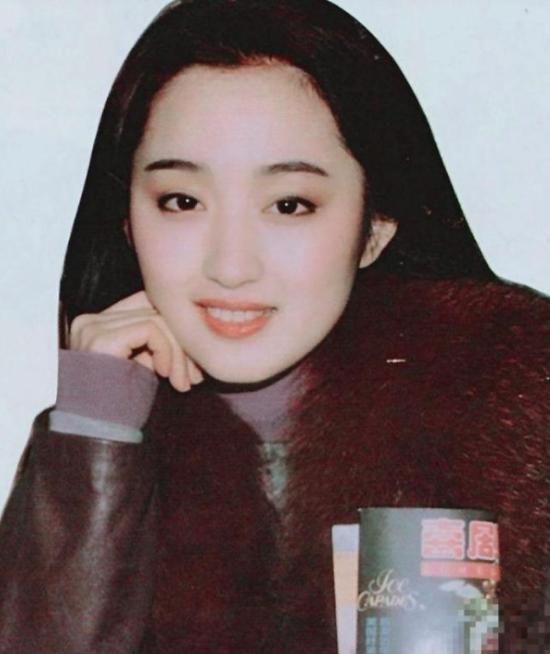 她被称为一代玉女,她被誉为清纯玉女型歌手