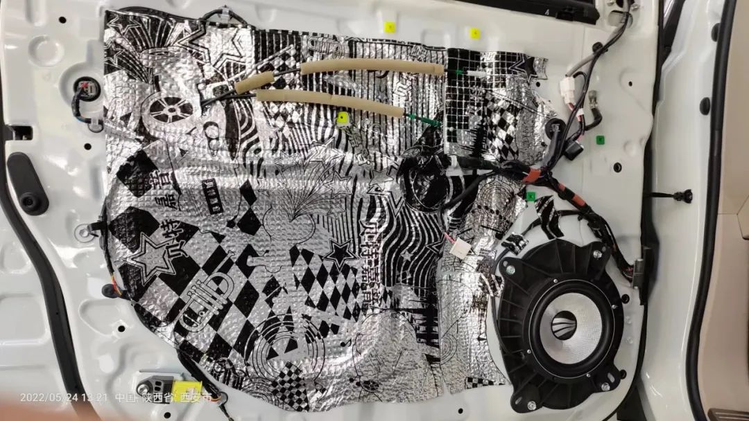 越野的旅途怎么能少了音乐的陪伴？丰田酷路泽音响升级