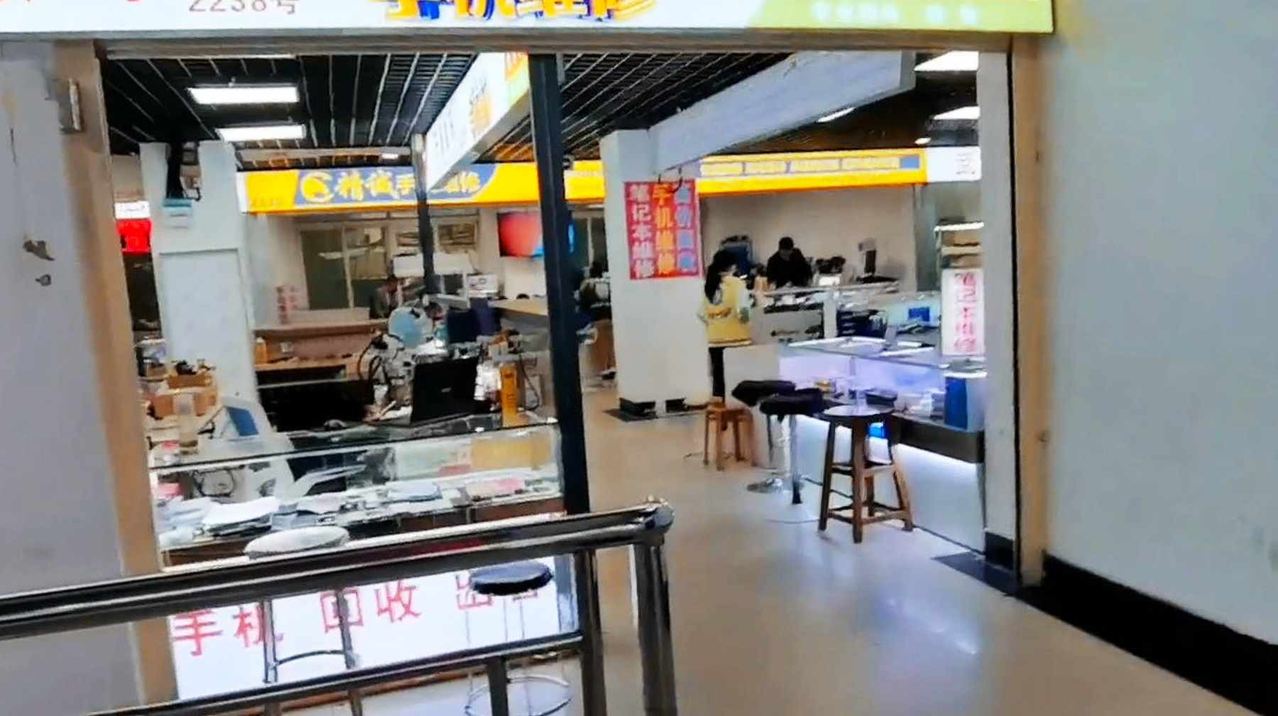 四大数码卖场只剩一个，在武汉广埠屯随拍电脑城，另类的菜市场