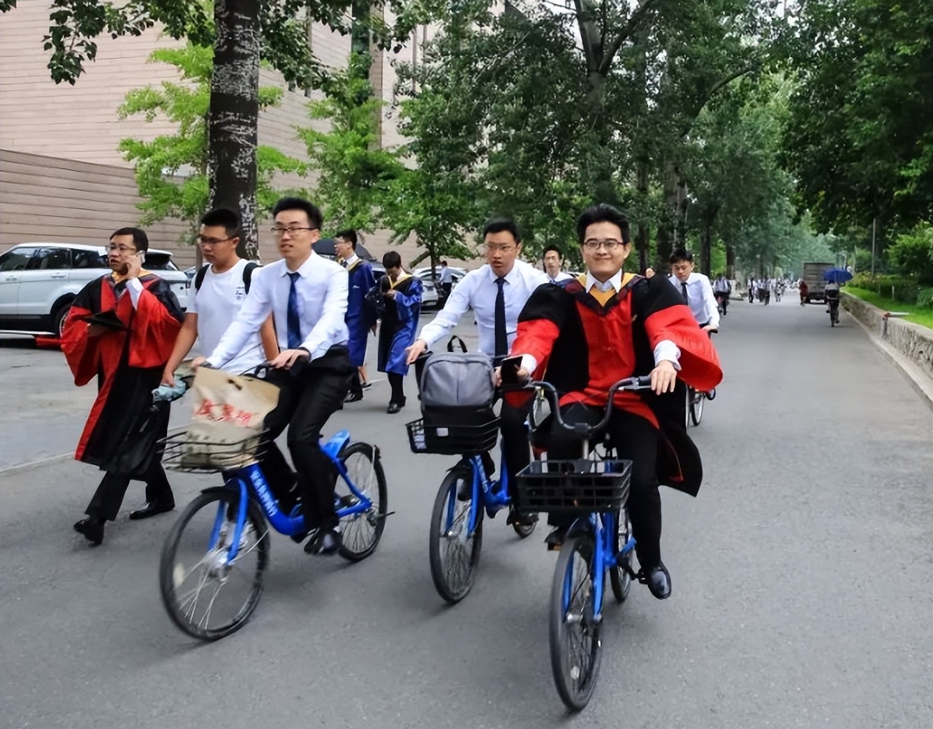 清华本科生和普通研究生谁更优秀,清华研究生和本科生哪个含金量高