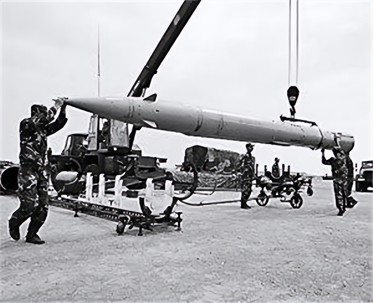 中国花9000万买下这款战机,意大利国产导弹