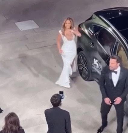 世纪复合！分手20年，他们双双离婚，官宣领证