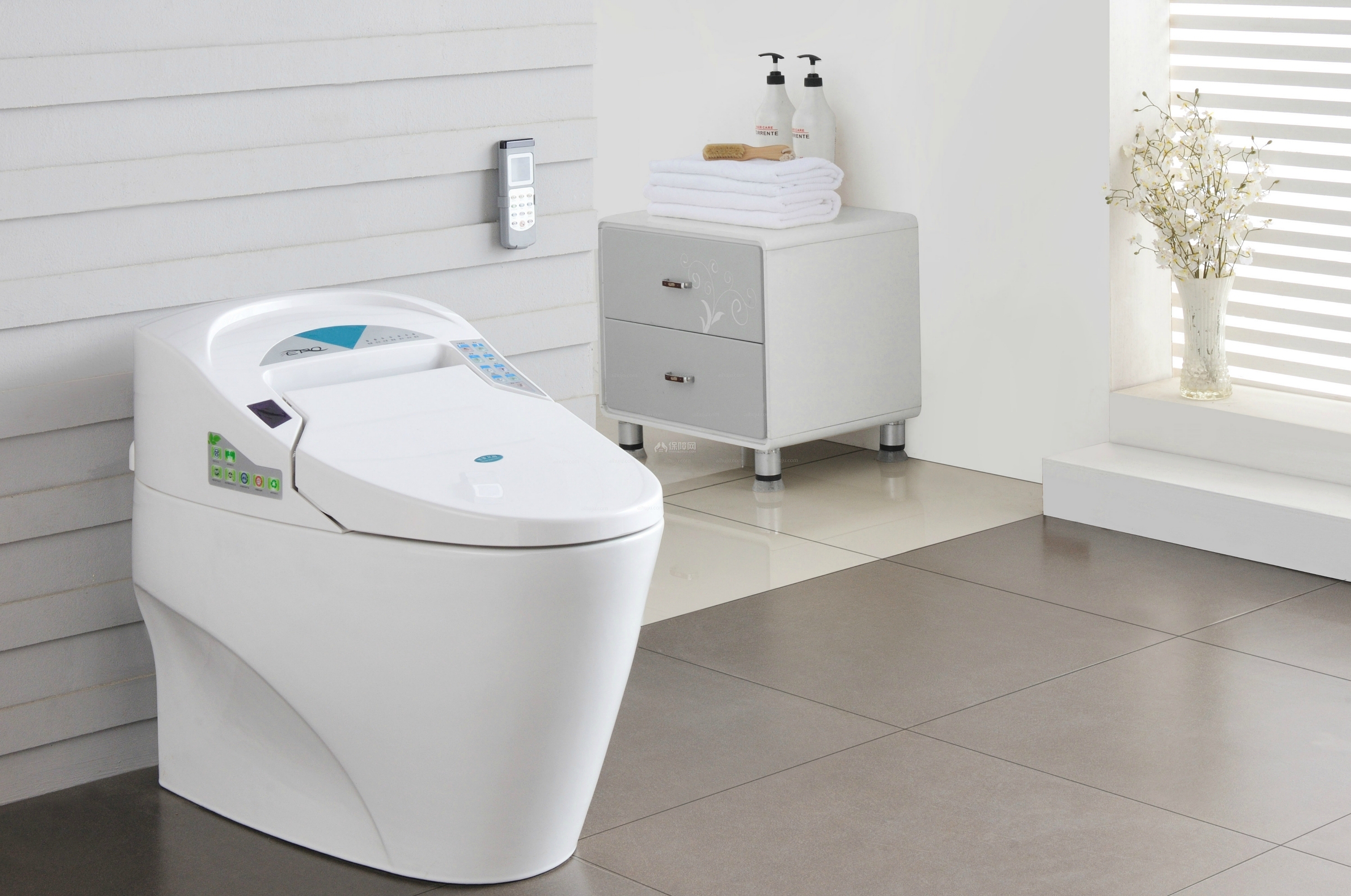 马桶法兰漏水导致楼下漏水,马桶听到漏水但是看不到哪里漏水