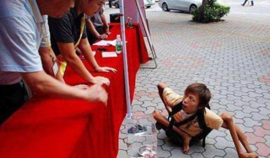 汶川地震中捐献所有积蓄的乞丐,为汶川捐款的乞丐龚忠诚现状