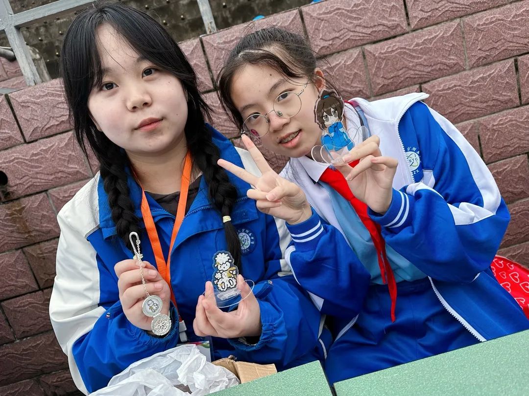 师徒结对薪火传，魔棒点火显智慧！华西中*运学**动会开幕式，燃了